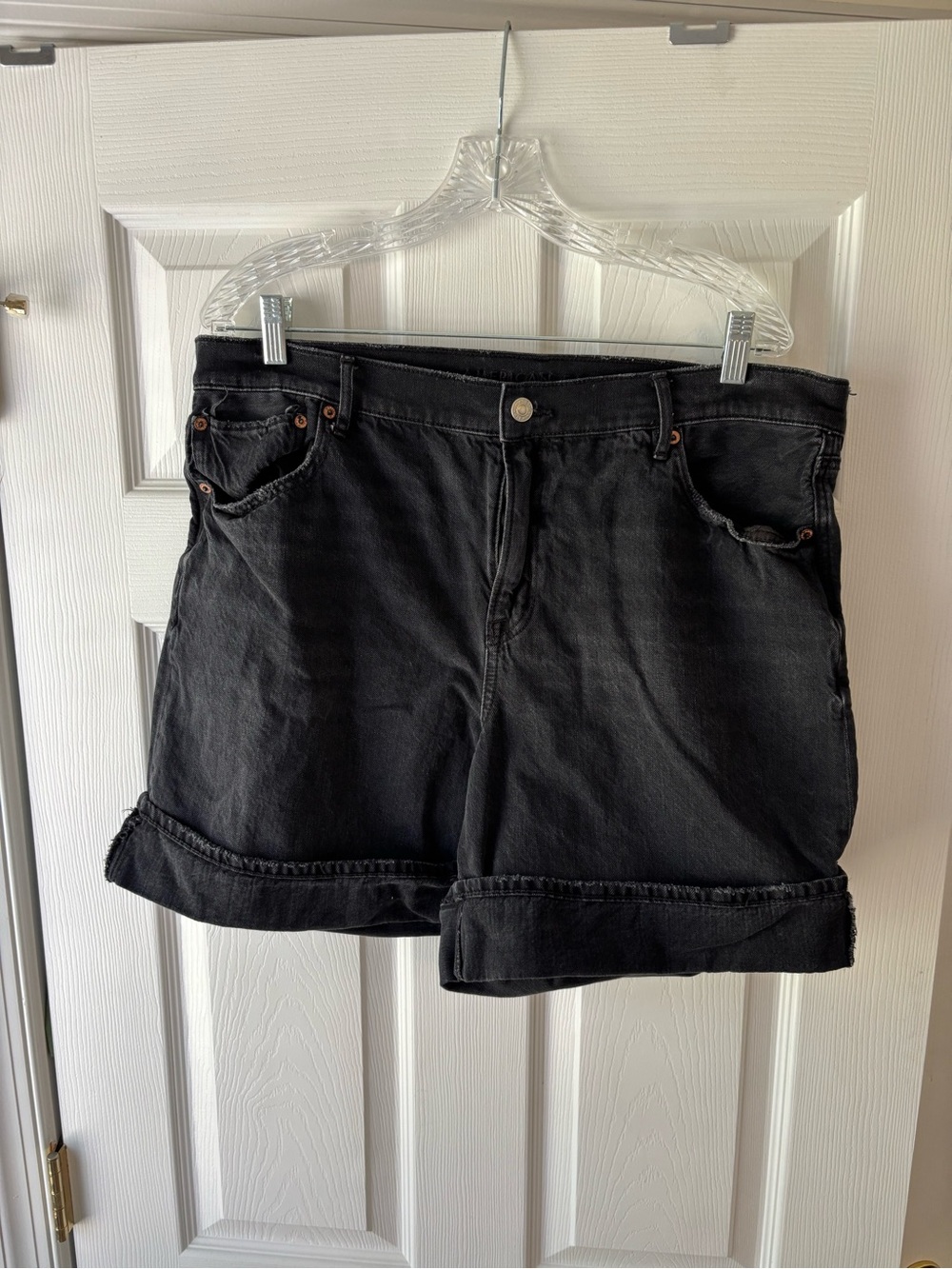 American Eagle Outfitters Black Rolled-Hem Cuffed Denim Shorts 16